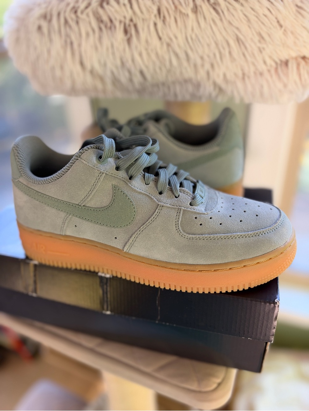 Nike women’s AIR FORCE 1 ‘07 Mica Green Suede Sneakers with Gum Sole 8.5